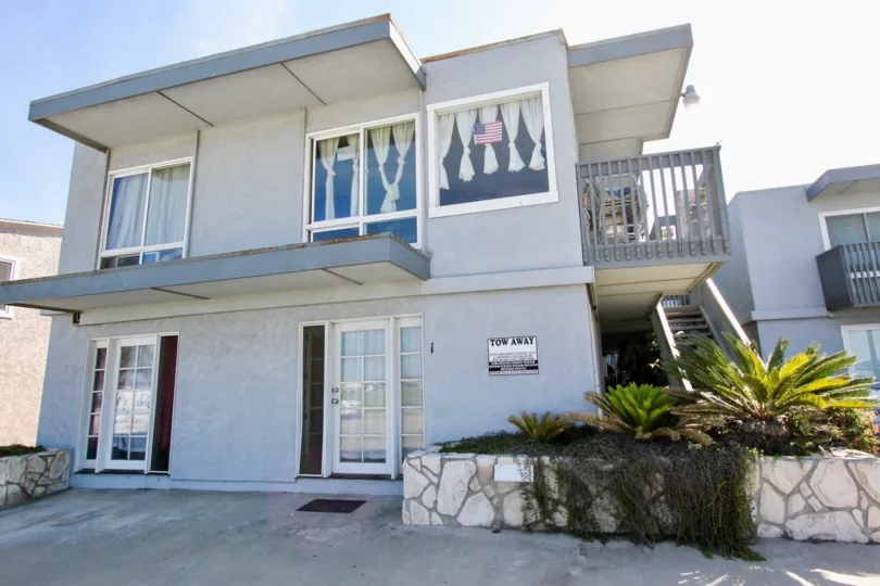 THE HOUSE IN THE SPRAY WITH THE SCRRENED WINDOWS, UPSTAIRS, PLANTS.
