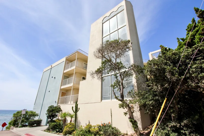 A sunny say at Sunset Towers in Ocean Beach, California