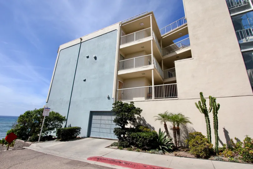 The sunset towers complex outside view in Ocean Beach CA