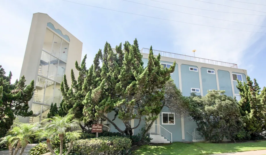 Sunset Towers in Ocean Beach, California, beautiful back entrance with foliage