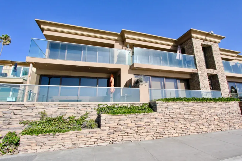 Lots of windows and sunshine to enjoy at 400 S The Strand in Oceanside, CA
