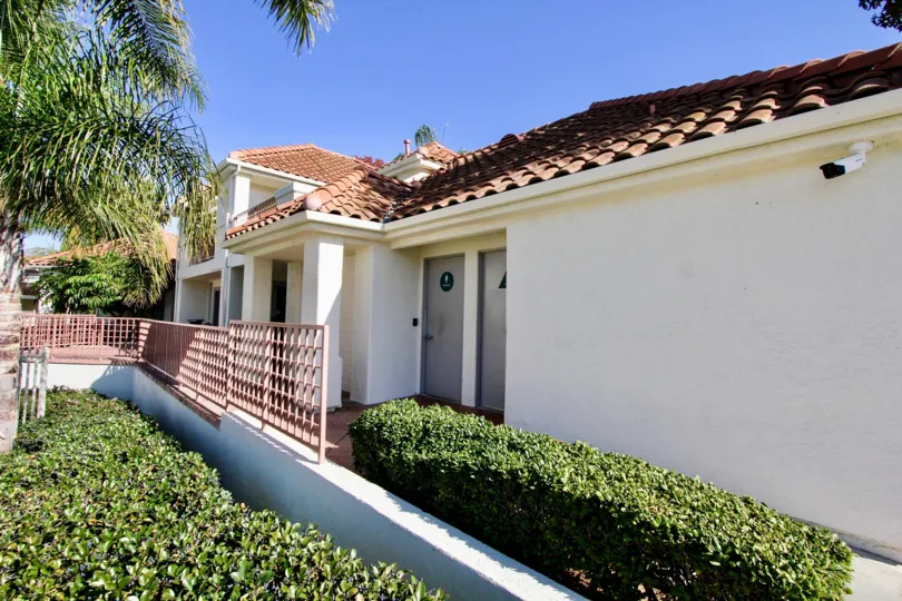 ALT="valon at Eagles Crossing Community at Oceanside in California"