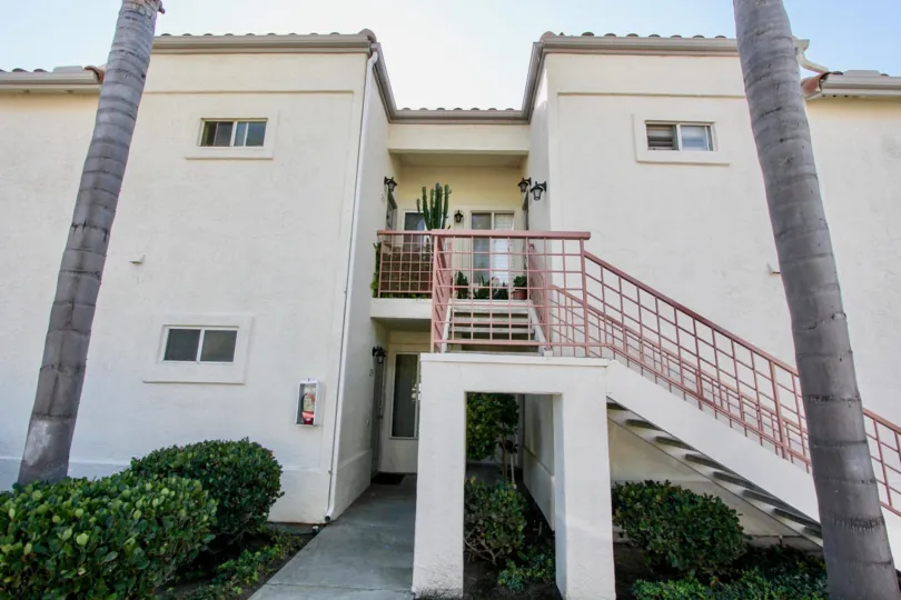 Neat side view of the Apartment of Avalon at Eagles crossing, Oceanside, California