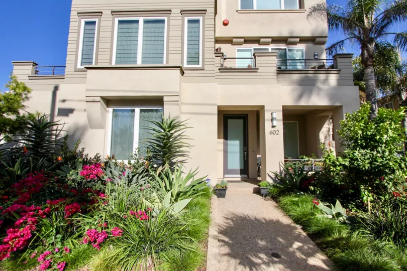 ALT="Azure Del Mar Community at Oceanside in California"