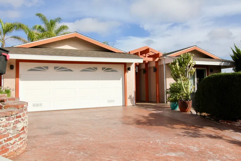 ALT="Camino Crest Community at Oceanside in California"