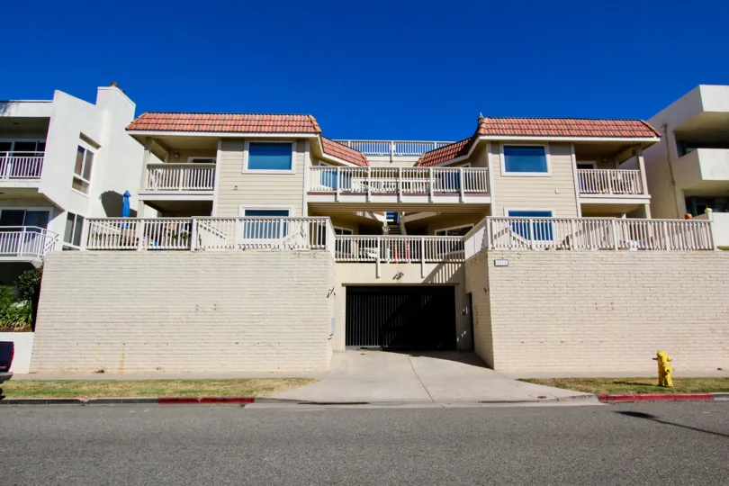 ALT="Casa Vallerta Community at Oceanside in California"