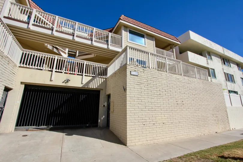 Casa Vallerta, Oceanside, California, black door, balcony