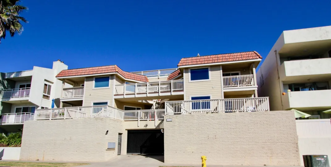ALT="Casa Vallerta Community at Oceanside in California"