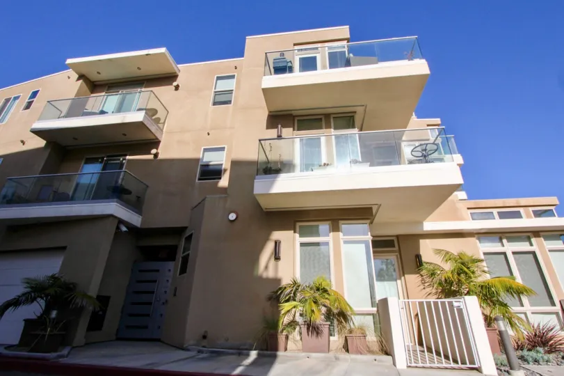 ALT="Crystal Sands Community at Oceanside in California"
