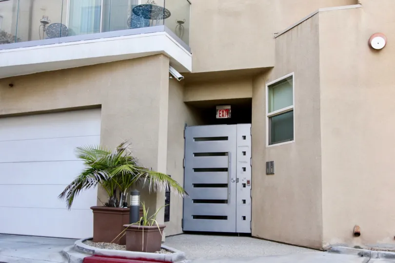 ALT="Crystal Sands Community at Oceanside in California"