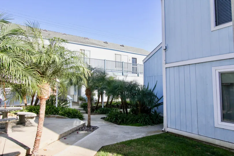 Driftwood Estates, City: Oceanside, a nice road to walk adjacent to buildings