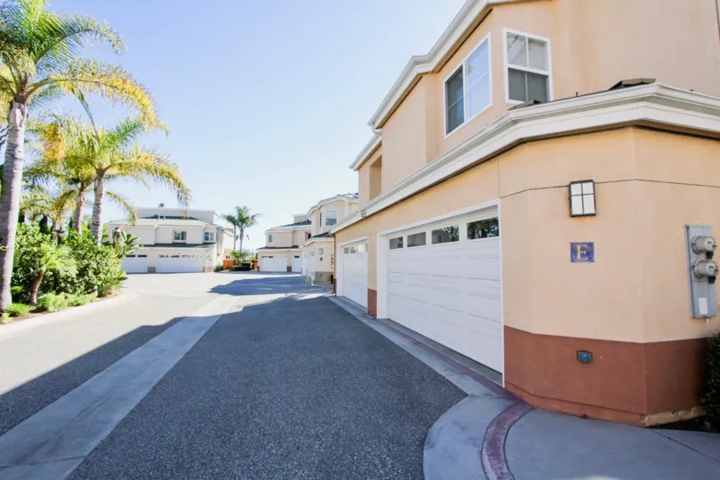 Eaton Court, City: Oceanside, a nice road to walk adjacent to buildings