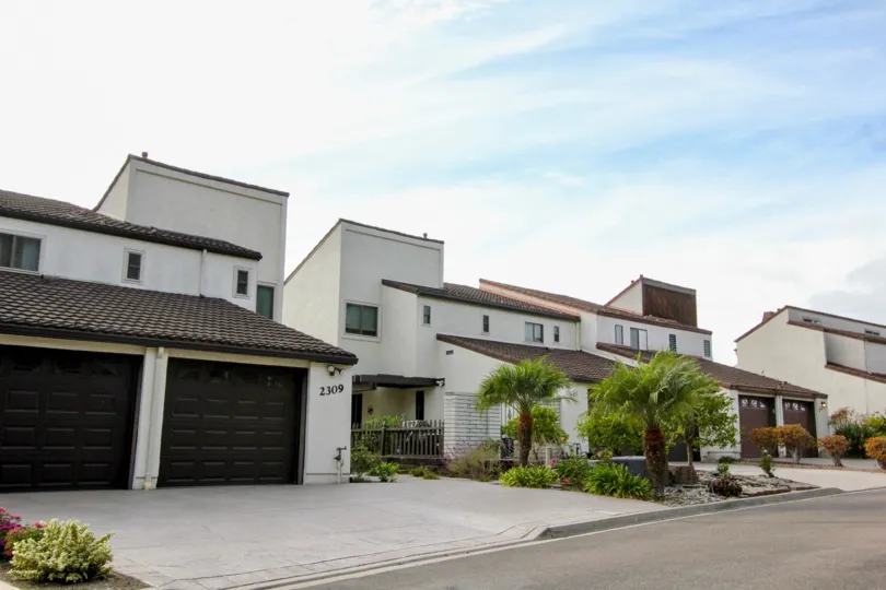 beautiful neighborhood of El Camino Villa in Oceanside