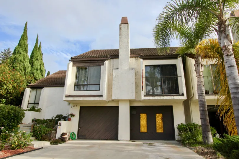 blue sky architecture house green palm trees in El Camino Villa
