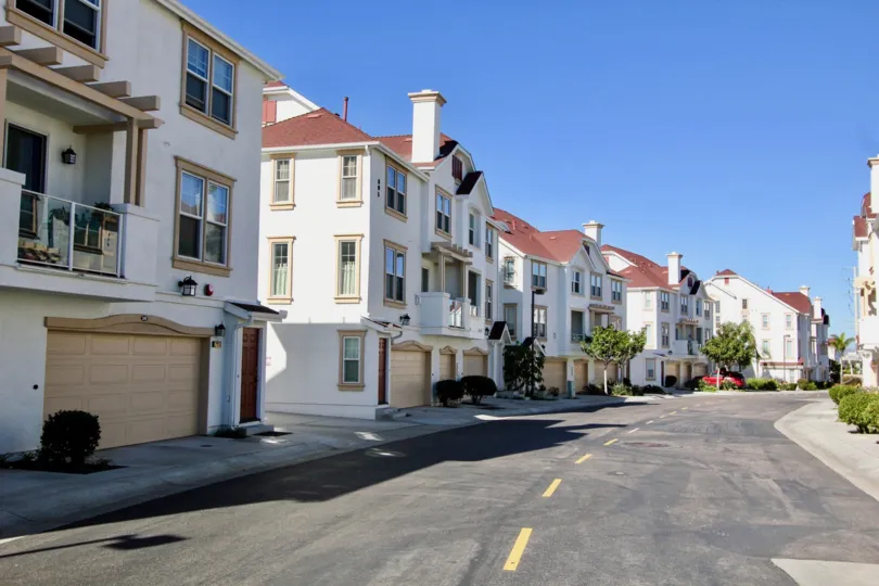 A sunny day in the area of Harbor Cliff, street, sidewalk, condos, balcony, tree