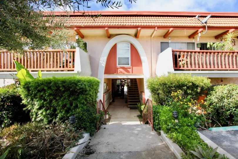 A home front in La Montana community where it seems to be warm