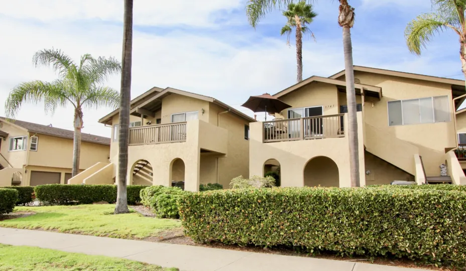 Houses and palm trees in Lake Village, Oceanside, California