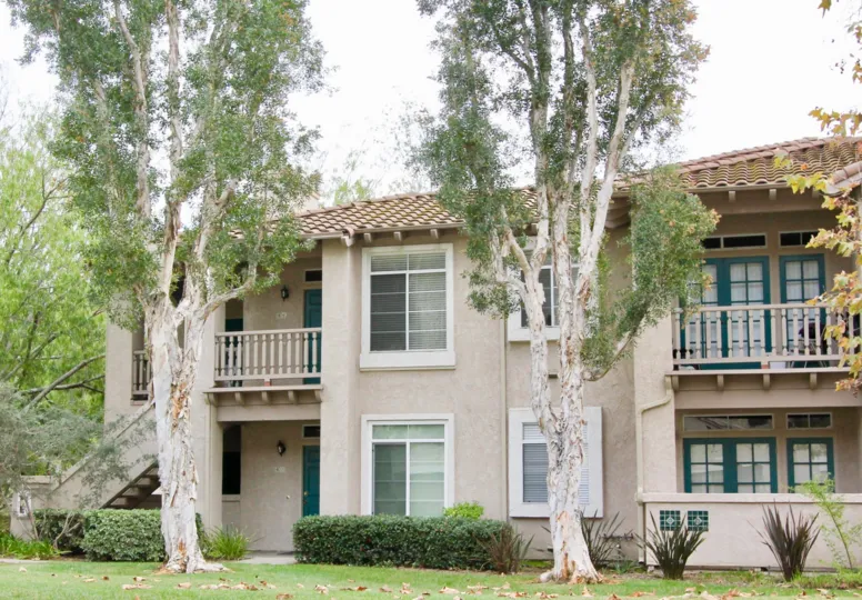 THE BEAUTIFUL HOUSE IN THE LOMAS DE ORO WITH TREES, BALCONIS, GRASSES.