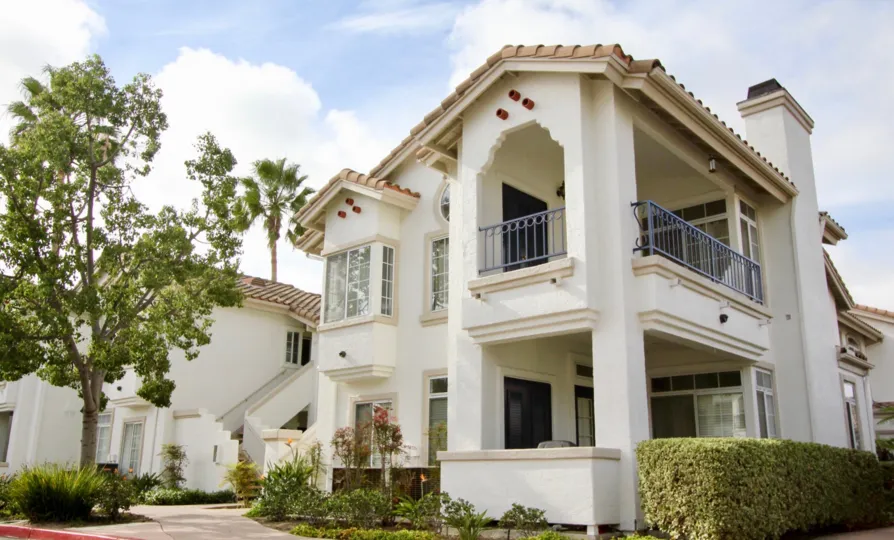 Beautiful large home in Mission Del Oro community.