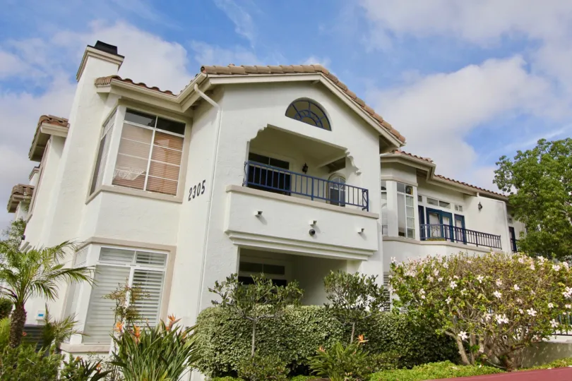 The side view of the 2305 building in the Mission Del Oro complex in Oceanside CA