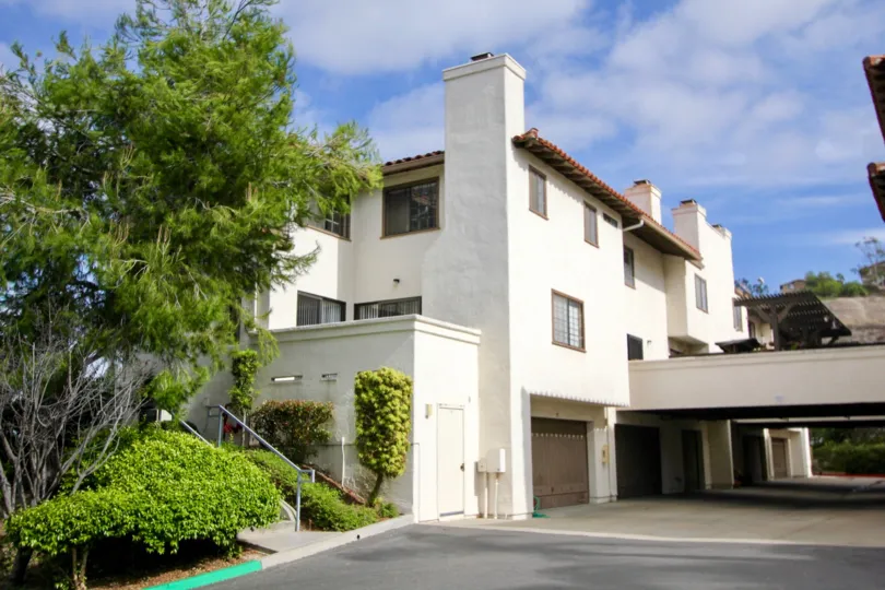 Beautiful mission point townhomes in Oceanside California