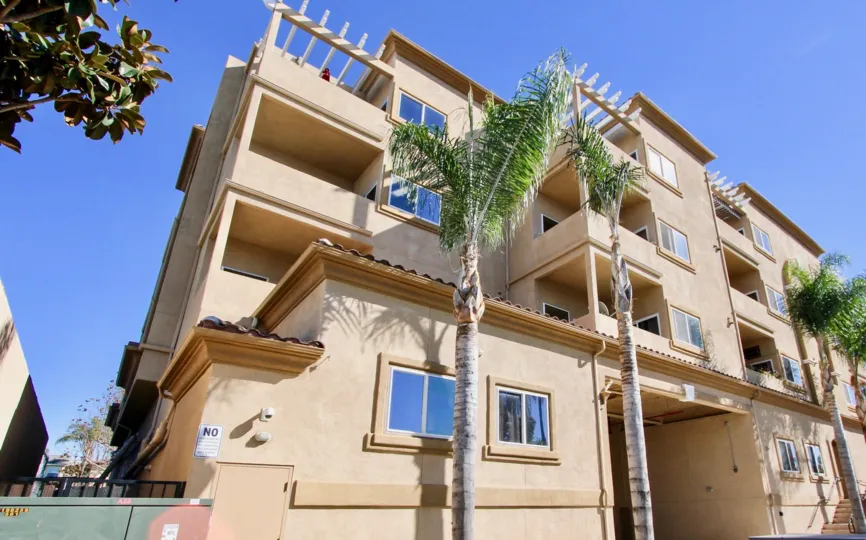 Great view of a apartment complex in Nevada Manor Oceanside California