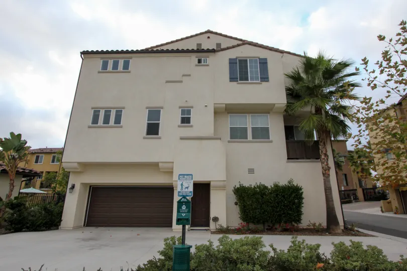 A two story beautiful condo With garage in a nice Community