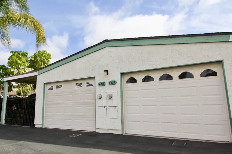 Oceana Mission consists mainly of mostly stick built 2 bedroom/2bath attached single story homes with 1 car garage and carport (or covered courtyard). A few Oceana Mission homes have 2 car garage and the ones on premium lots have excellent views. As of th