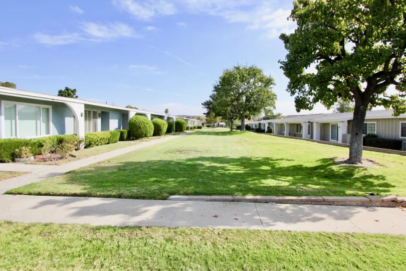 Large grass yard between two condos inside Oceana south at Oceanside CA