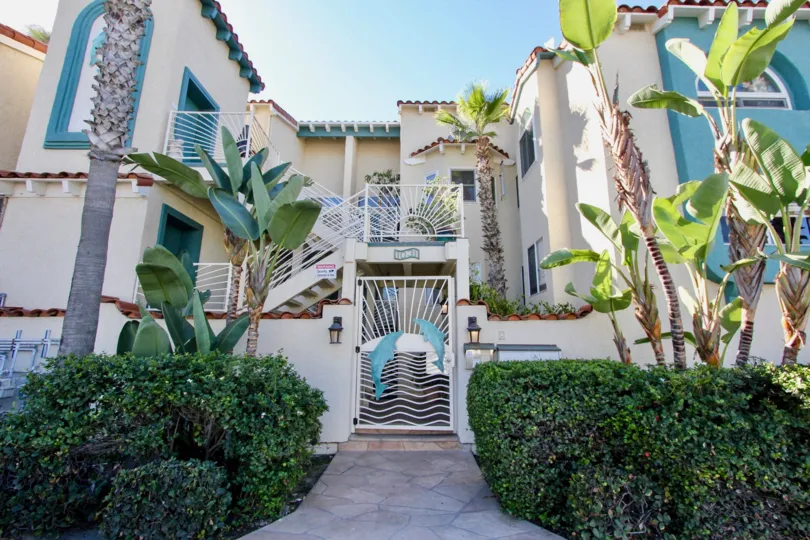The walkup to the back side of the Oceanfront Pardise in Oceanside, California.