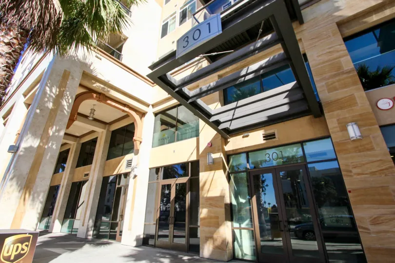 A street view of an entry way with architectural details at Oceanside Terrace