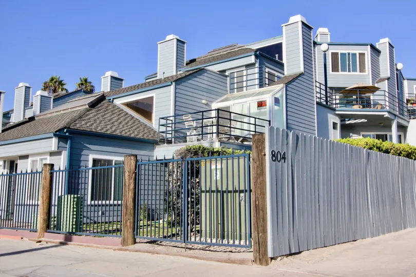 A VERY NICE AND BEAUTIFUL PLACE AT OCEANSIDE AREA.