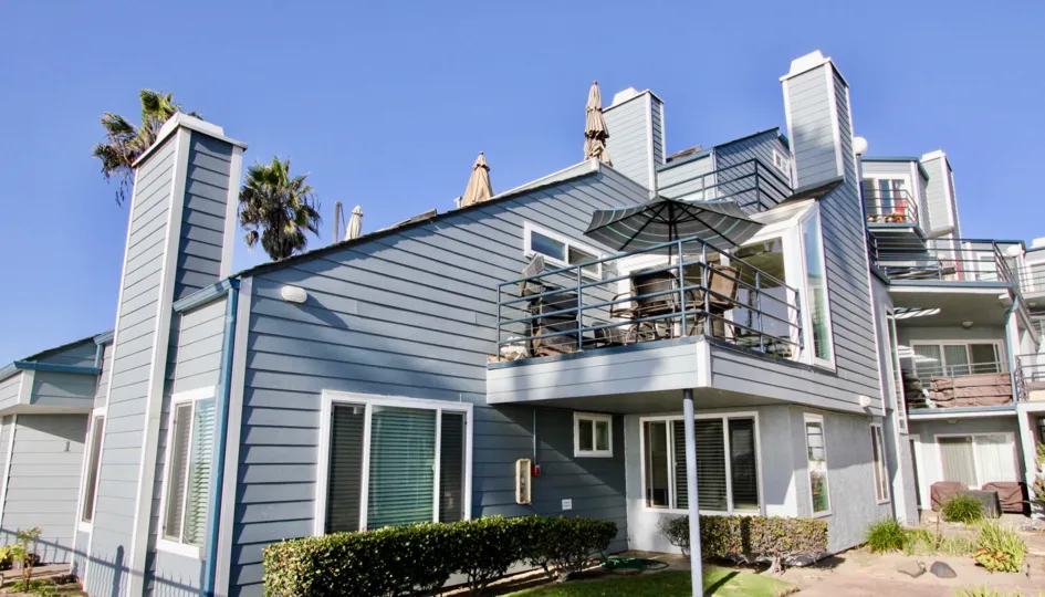 Pacifica Strand. Oceanside, California. Daytime Patio.