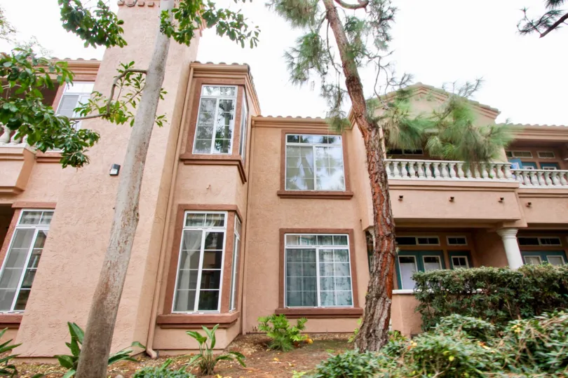 A peach stucco apartment building in the Palmilla Del Oro area in Oceanside CA