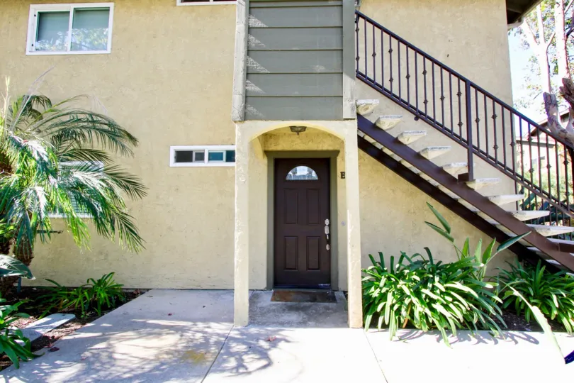 THE HOUSE IN THE RIVER TRAIL WITH THE UPSTAIRS, WOODEN DOOR, TREE.