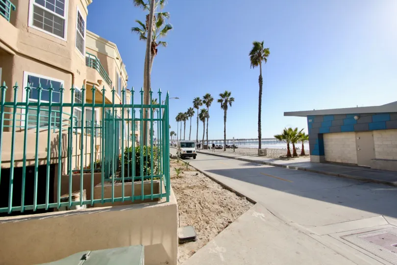 A beautiful clear day along the seaside of San Miguel III in Oceanside, California.
