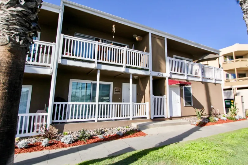 This Sea Spray Villas II downstairs condo has 2 bedrooms, 2 baths with approximately 912 sf and a detached single car garage. This condo complex features 7 units with a community laundry facility. Relax while taking in white water views and sunsets from t