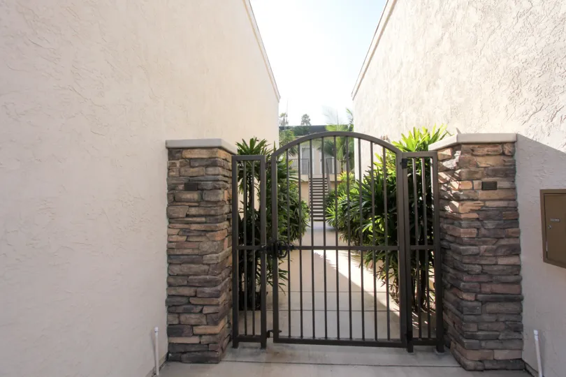 Six Palms most attractive and beautiful house and nice outside aerie and beautiful garden