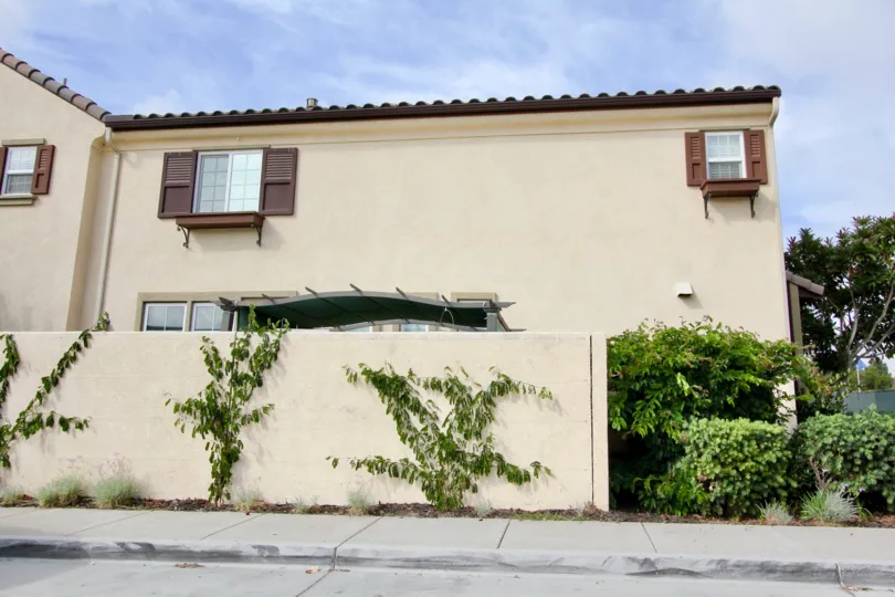 The townhouses in this complex were built in 2007 and built in the Bungalow architectural style