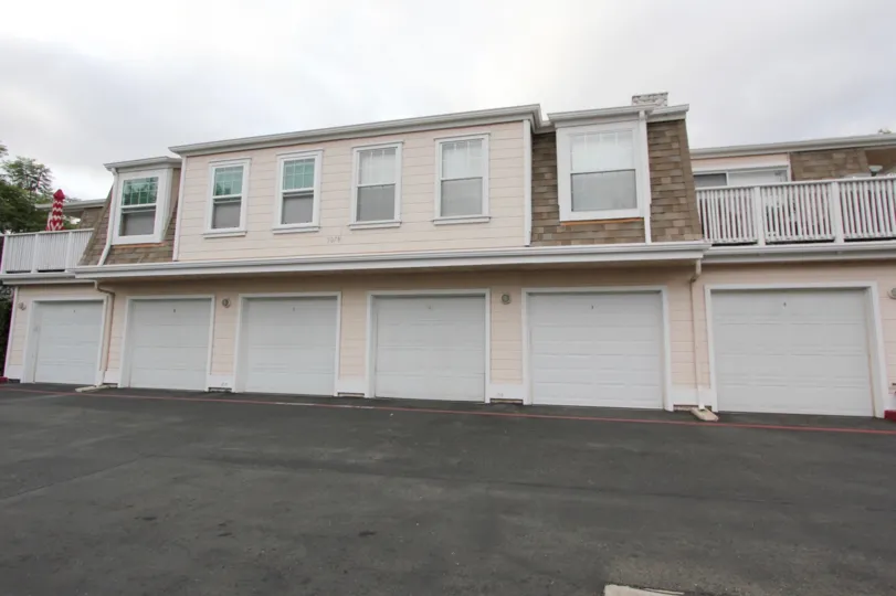 There are six doors and six windows present in Villa's of Villa San Luis Rey