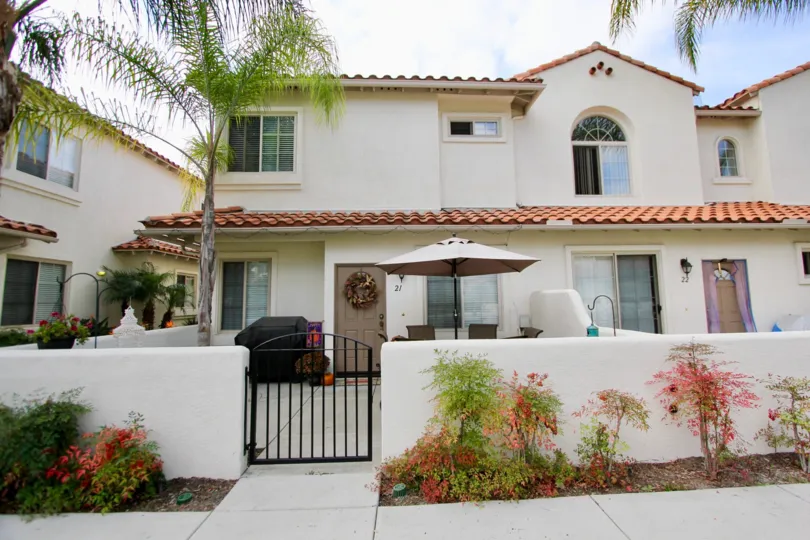 Both side to the gate of the house in Villas at Mission Point has plant with rose leaves and flowers