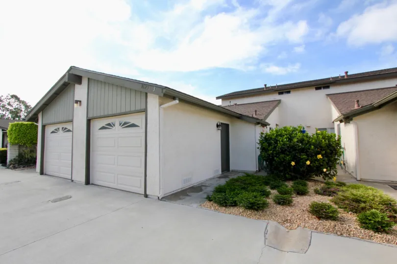 Lemon tree with large yellow lemons in front of residence in Oceanside CA at Vista De Oceana