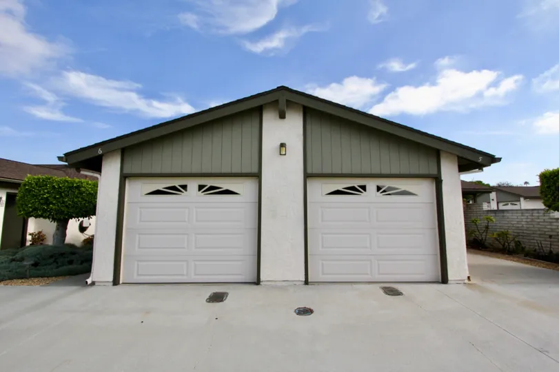Slanting roof with cream and grey color walls broad path to the home in Vista de Oceana.