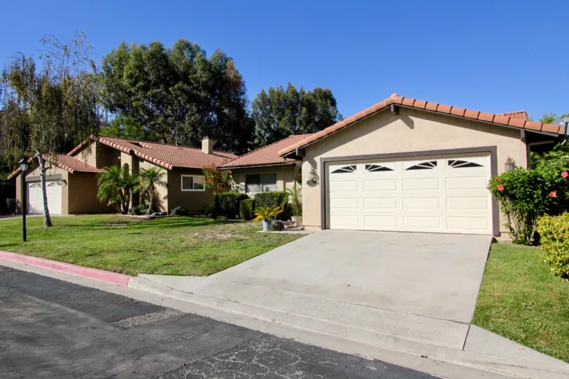 two garage home in Oceanide California Vista Montana