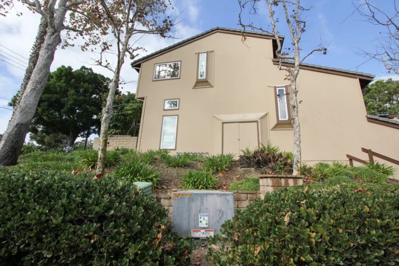 Exterior view of Woodlands Ivy community in Oceanside, California