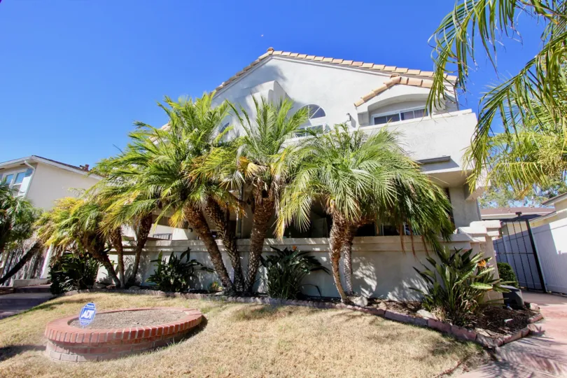 1070 Felspar is notably airated with it's trees and beautiful aura. Only can be found in Pacific Beach, California