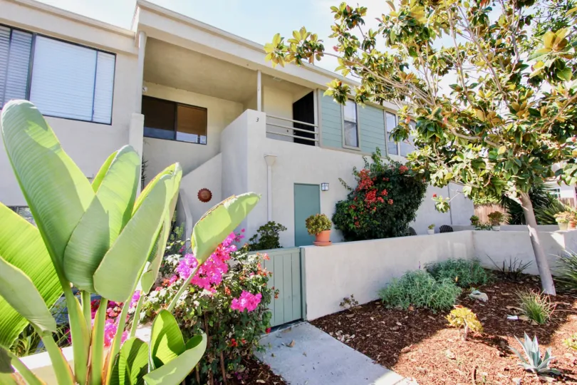 1076 Opal St UNIT 4 San Diego, CA is a condo home that contains 1, 481 sq ft and was built in 1987.