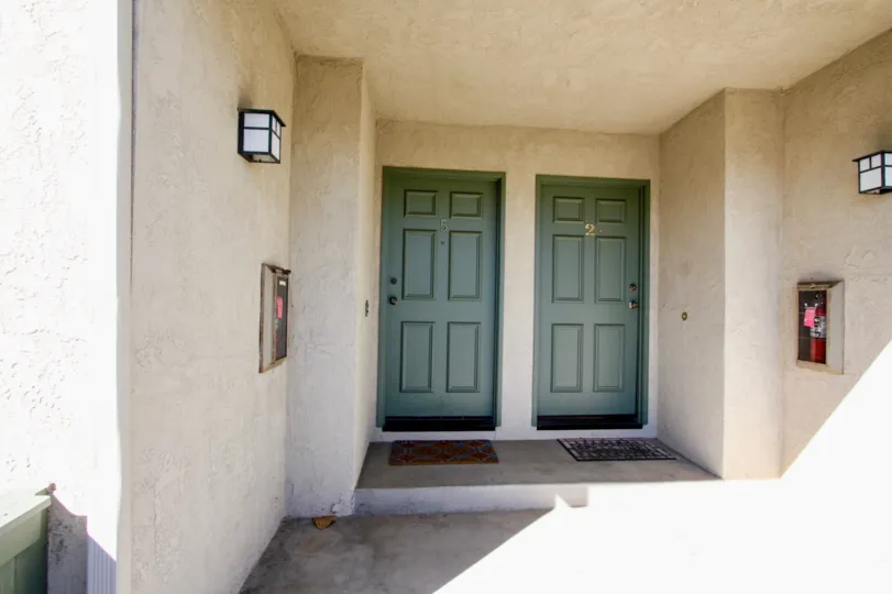 House with spacious Front area in main door of 1076 Opal area of Pacific Beach