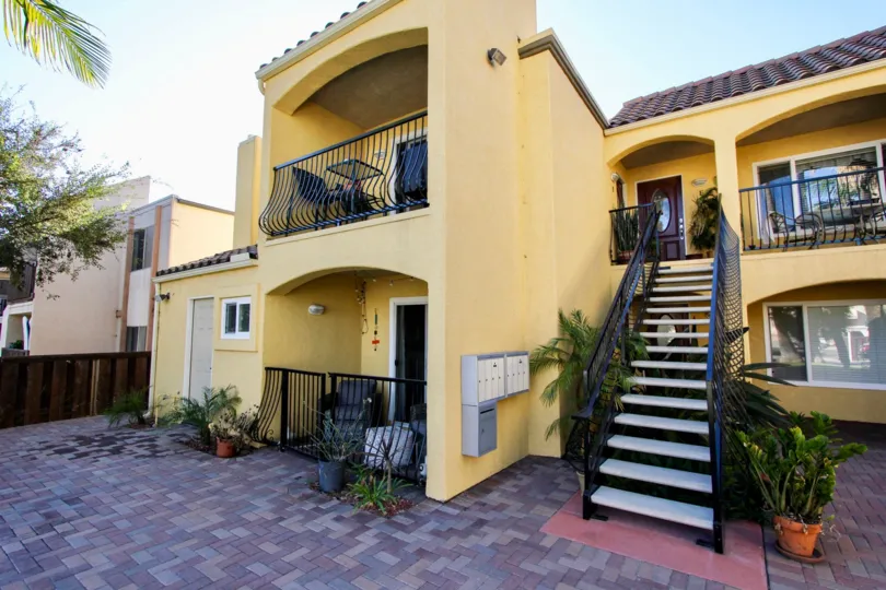 A sunny day in Pacific Beach California at 1915 Emerald apartments