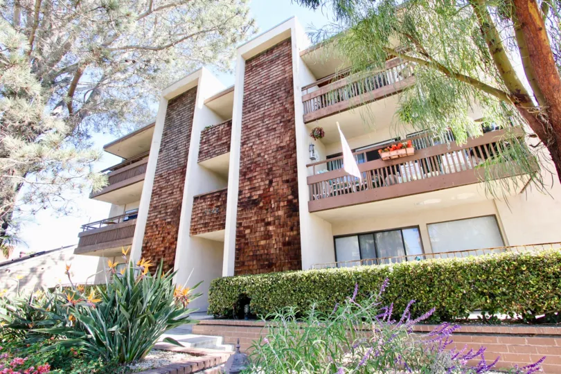 A three story residential complex with tall wood tile walls in 3745 Riviera at Pacific Beach CA